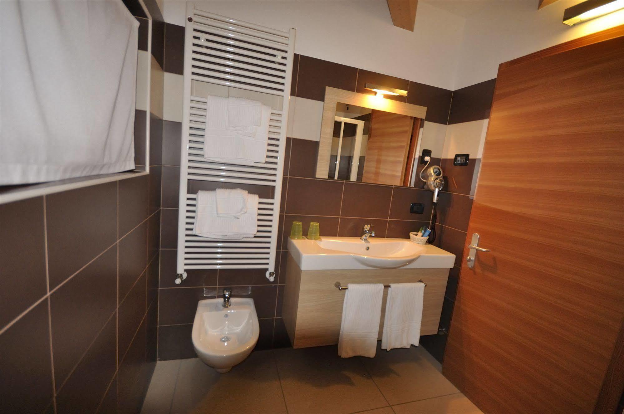 Villa Cameras Room And Breakfast 모리 외부 사진
