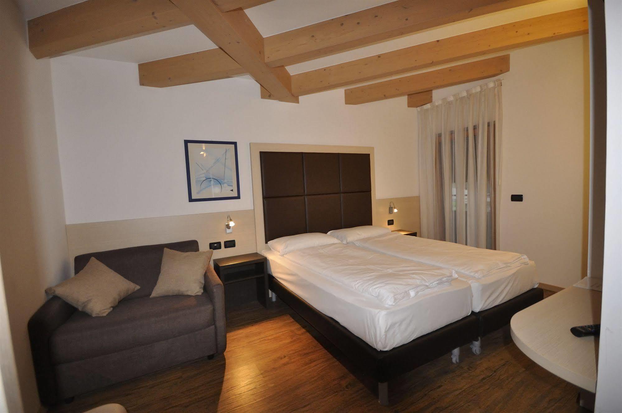 Villa Cameras Room And Breakfast 모리 외부 사진