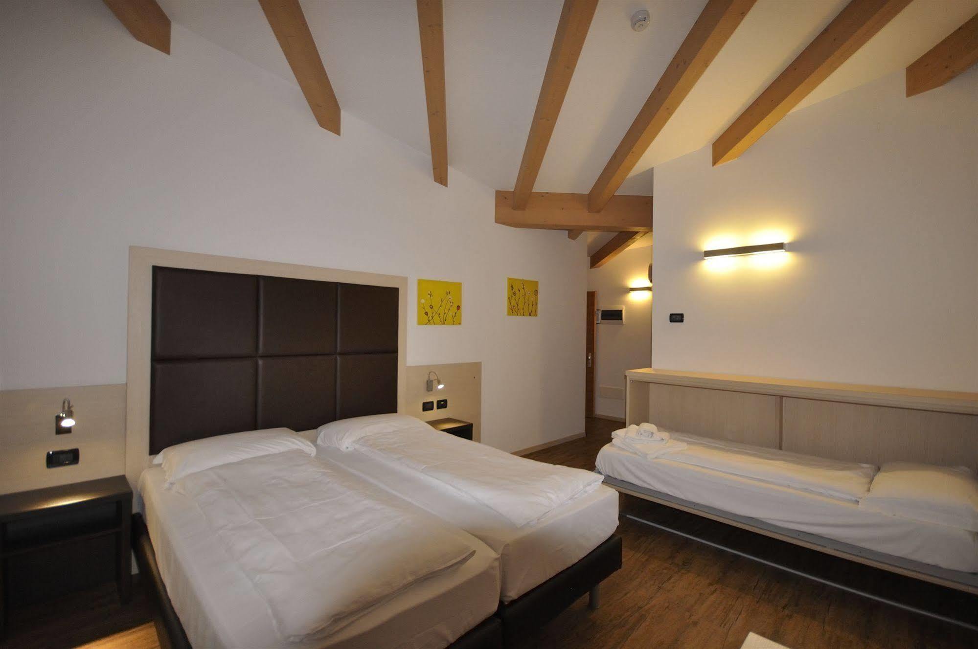 Villa Cameras Room And Breakfast 모리 외부 사진