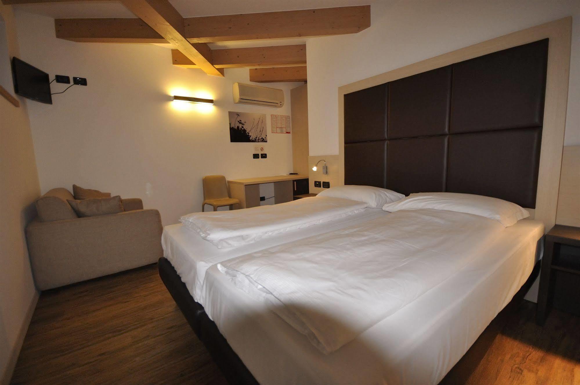 Villa Cameras Room And Breakfast 모리 외부 사진